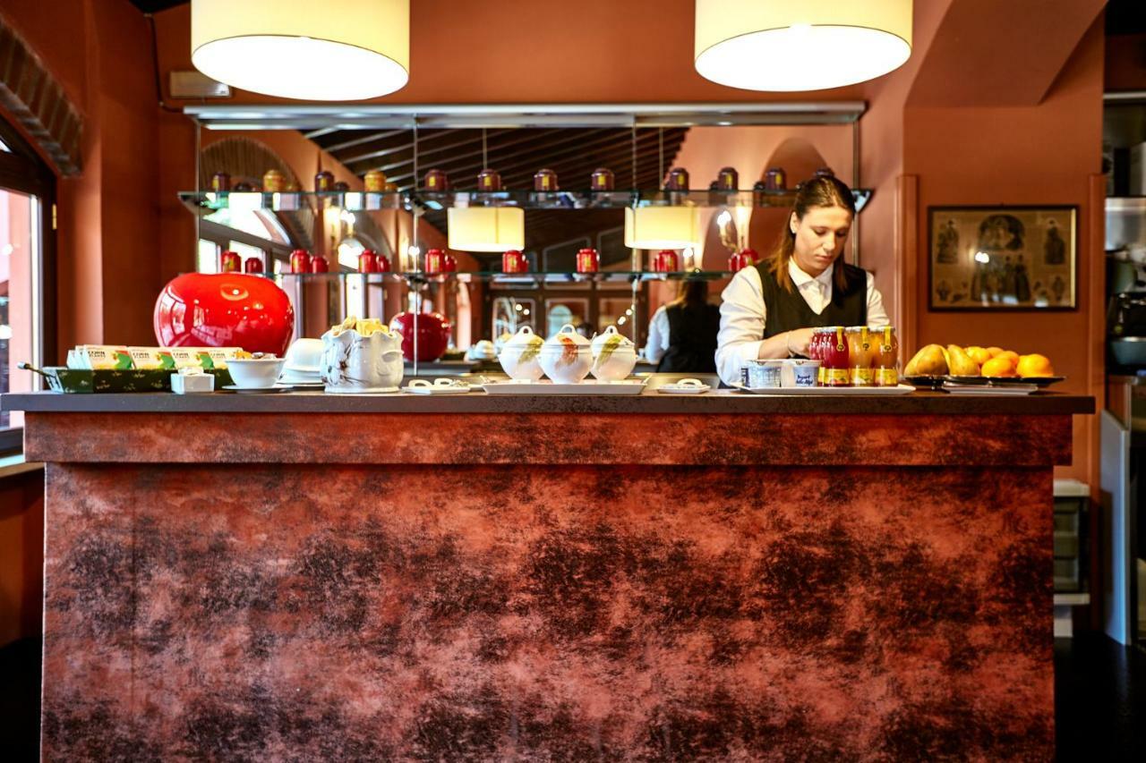Albergo Trattoria Il Leone Pomponesco Exterior foto