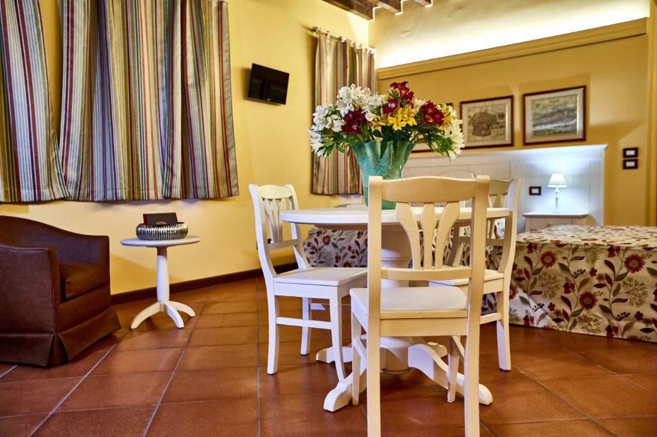 Albergo Trattoria Il Leone Pomponesco Exterior foto