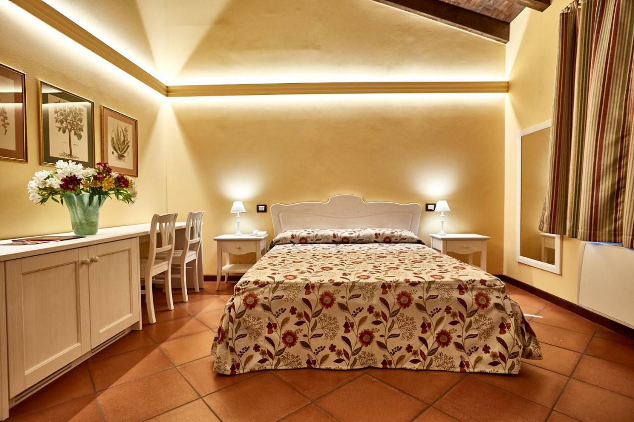 Albergo Trattoria Il Leone Pomponesco Exterior foto